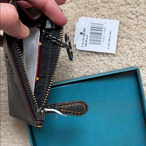 🔥🌟RARE NWTs Coach x Peanuts Boxed Mini Skinny ID - Picture 8 of 10